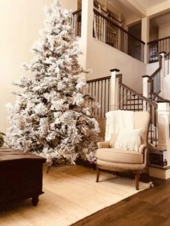 Vickerman Pre-Lit Artificial Christmas Tree With Pine Cones (383759) -Roman Shop 121954md