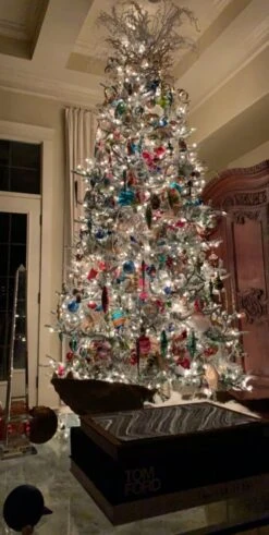 Vickerman Pre-Lit Artificial Christmas Tree (10760) -Roman Shop 122467md