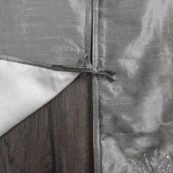 Vickerman Tree Skirt (659748) -Roman Shop 659748closemd